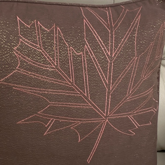 Kim Seybert Embroidered Leaves Throw Pillows Duck Feather Brown/Gold NWT S/2 - Picture 3 of 10